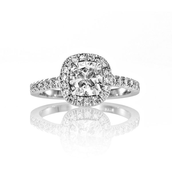 טבעת יהלום קושן 1 קראט | הילה - קלאסי | זהב לבן - מבט על